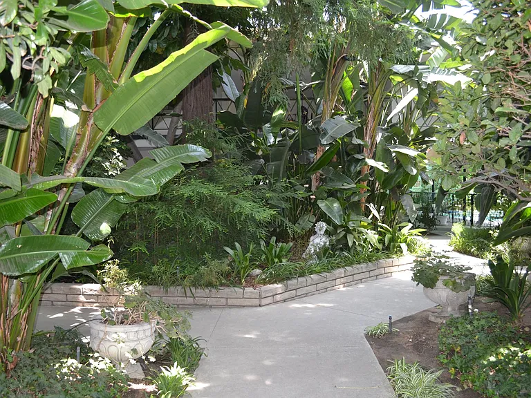 The Royal Gardens — Photo 37