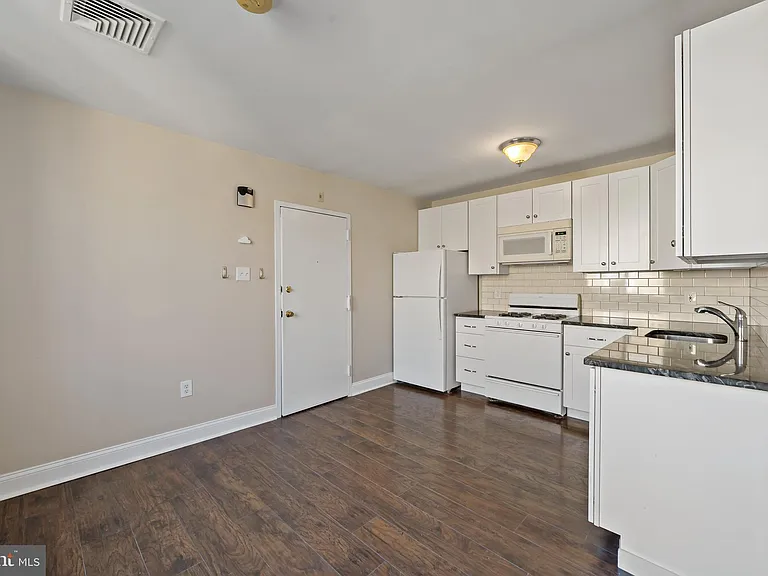 443 Fairmount Ave #C — Photo 11