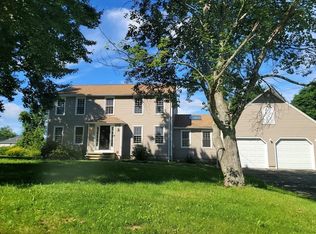 40 Surrey Ln, Dracut, MA 01826
