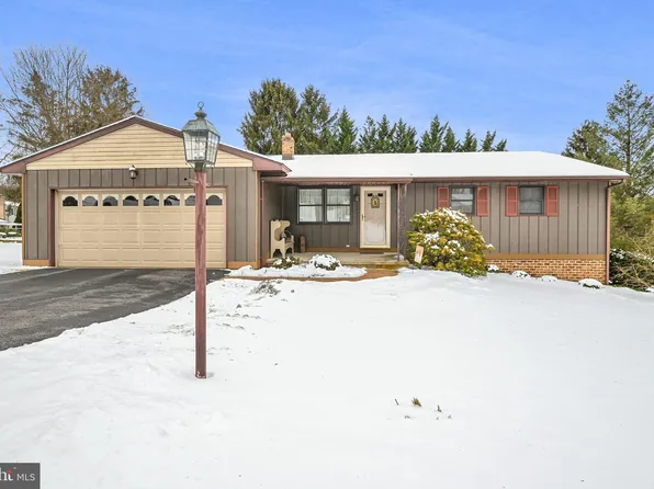 102 Buchanan Dr, York, PA 17402