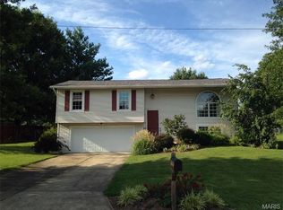 2215 Gregory Dr, Pacific, MO 63069
