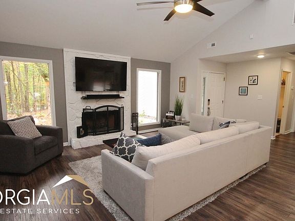 3rd image of 110 Perla Place