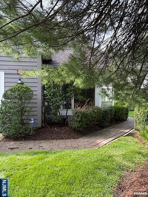 1st image of 279 Barnstable Dr