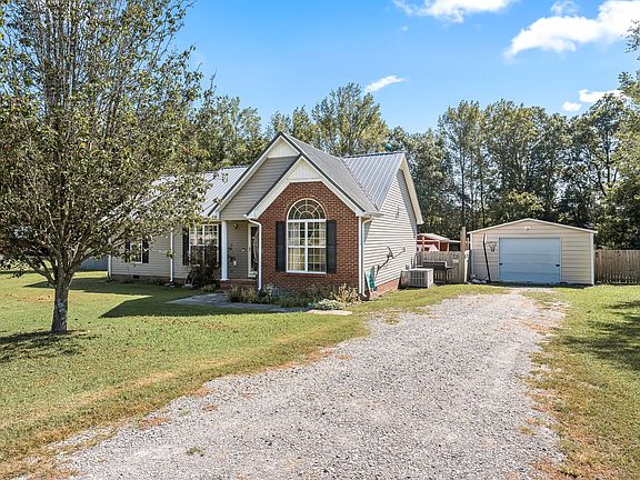 3rd image of 105 Saddleford Dr