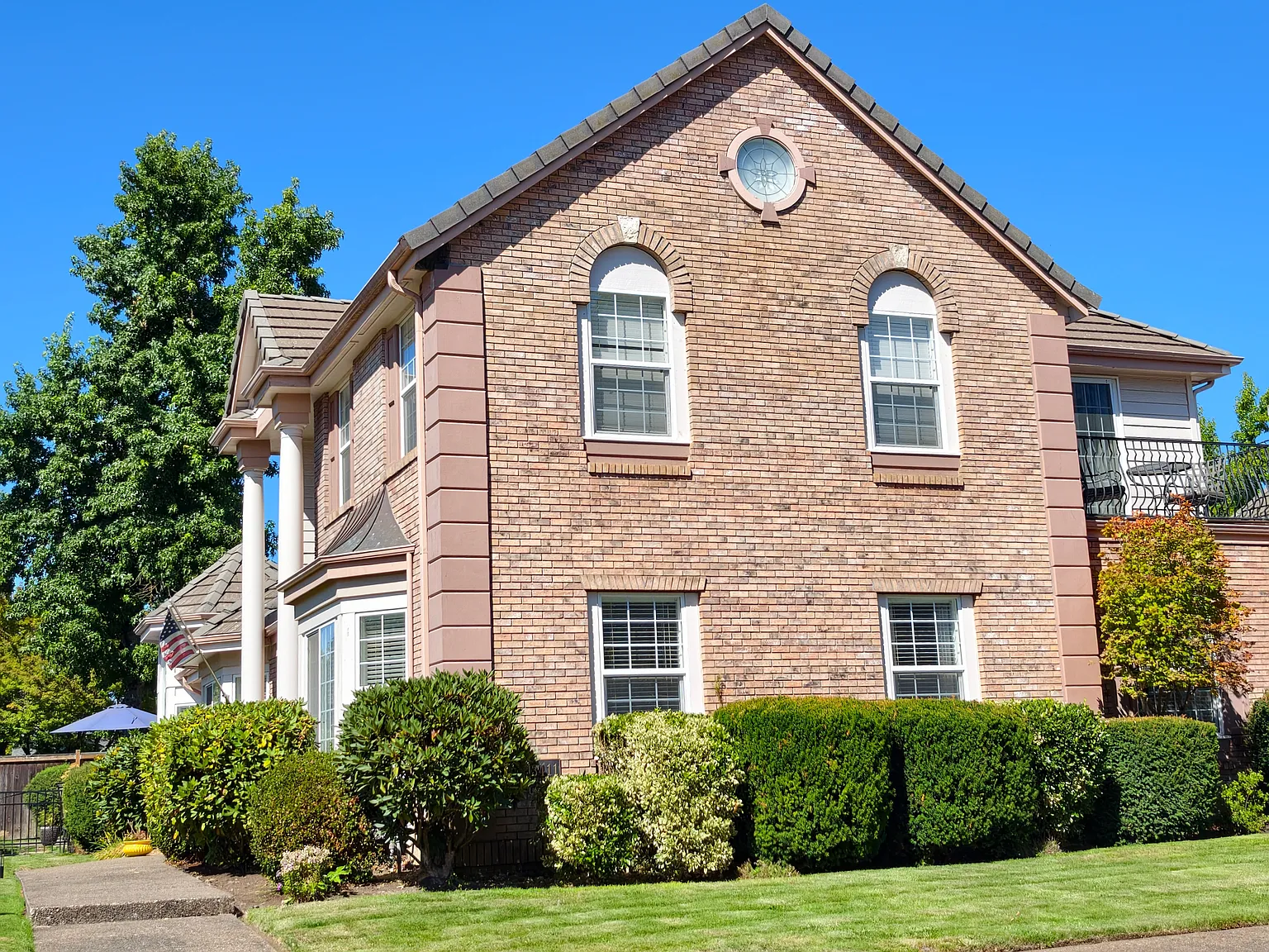 3 bed, 3.5 bath, 2282 sqft, $2,960 — Photo 2