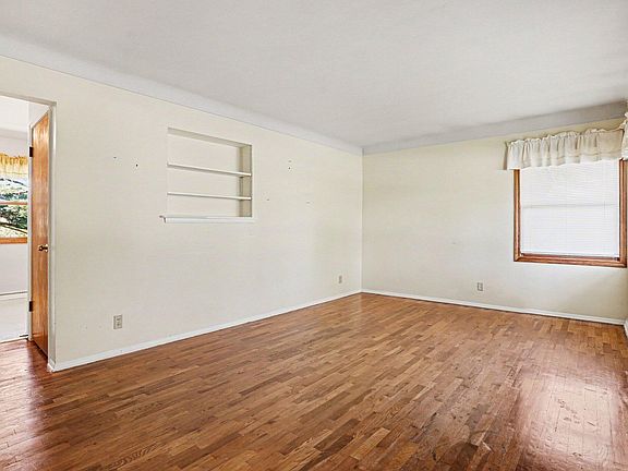 5th image of 2323 Cumberland St