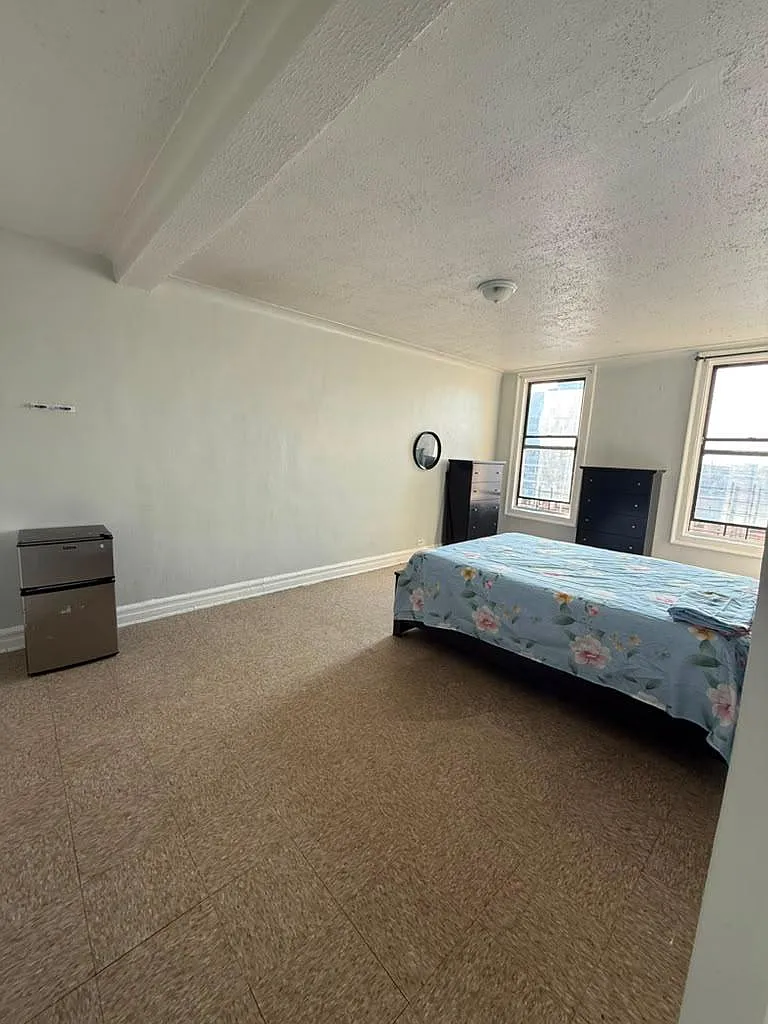 3 bed, $1,200 — Photo 1