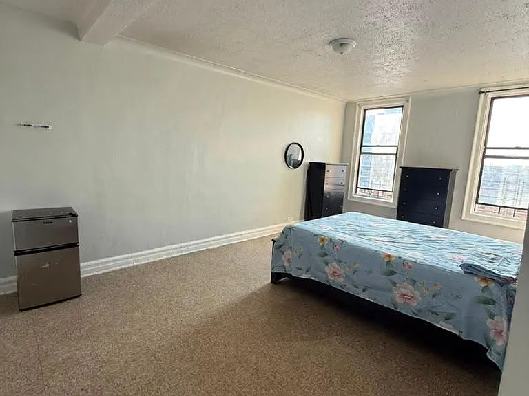 1716 Townsend Ave — Photo 1
