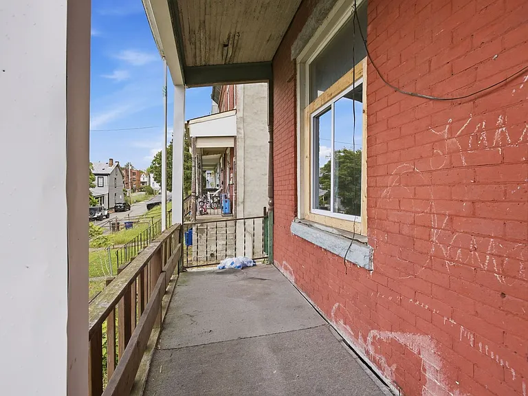 616 Lillian St — Photo 3