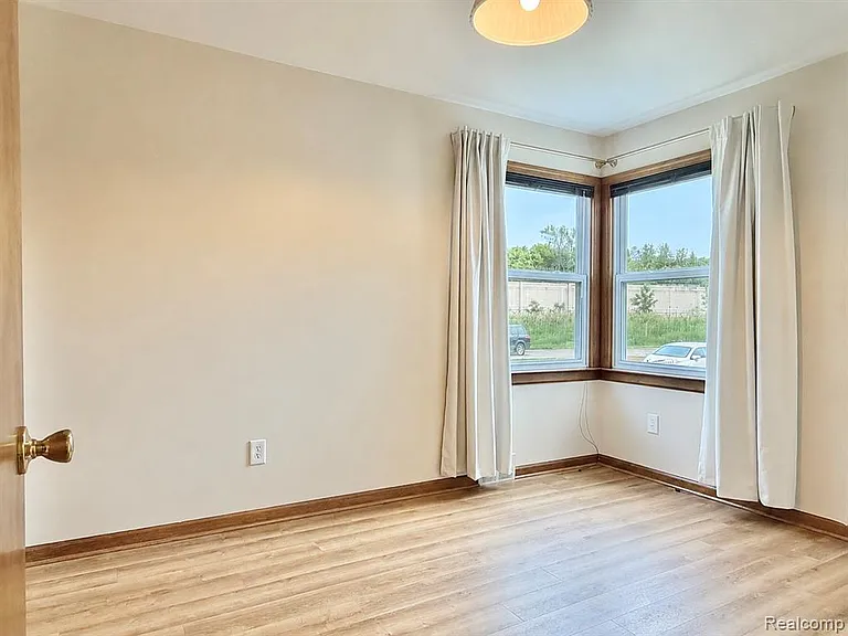 306 Michelson Rd — Photo 18