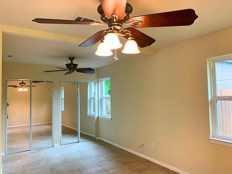 4905 Richmond Ave — Photo 8