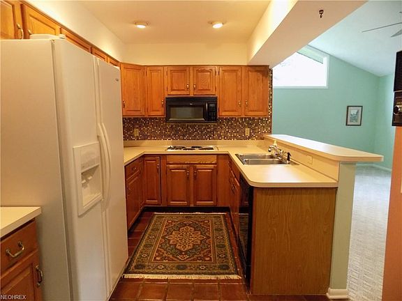 4th image of 447-63 Meadowview Dr