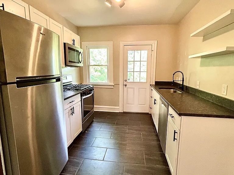 1554 Lakewood Ave #3 — Photo 6
