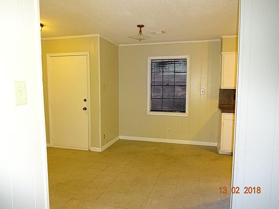 Dining room/ Front Door