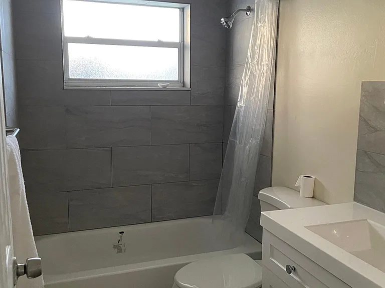 420 NE 44th St #420 — Photo 5