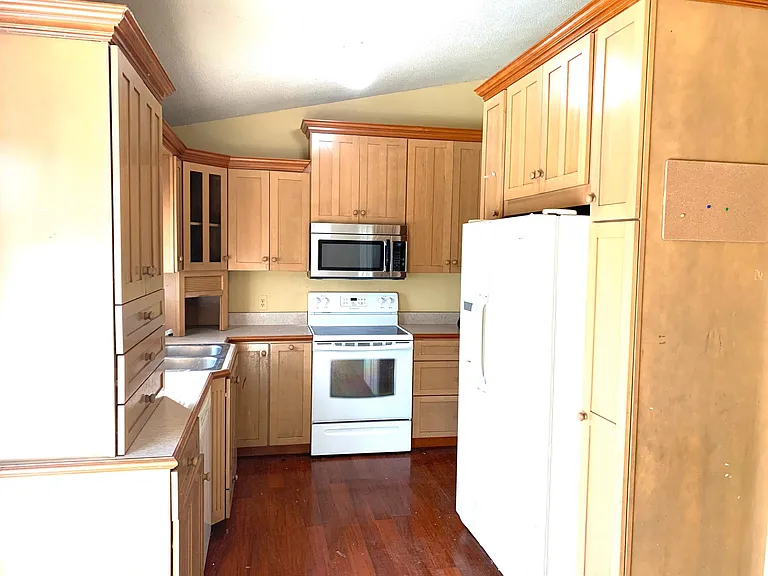 1089 Regency Dr — Photo 1