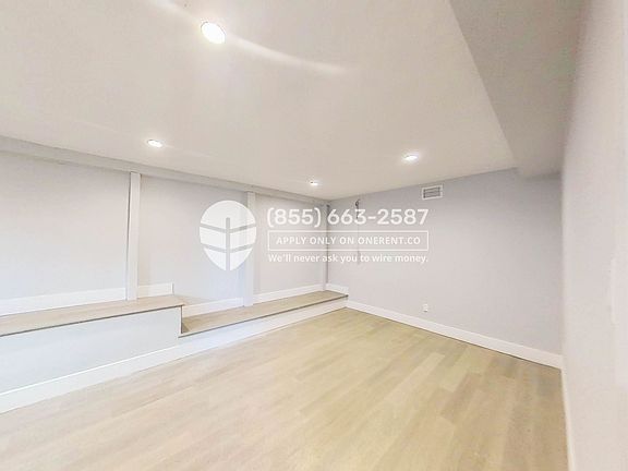 4th image of 28033 Lobrook Dr