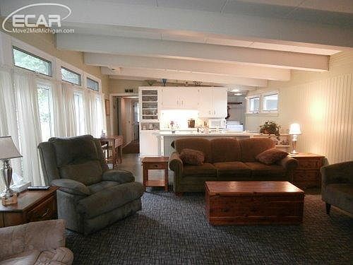 4th image of 703 N Cambridge Dr