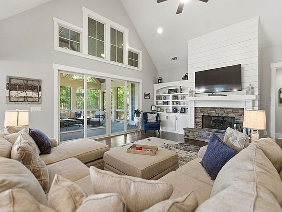 5th image of 1301 Fairway Ridge Dr