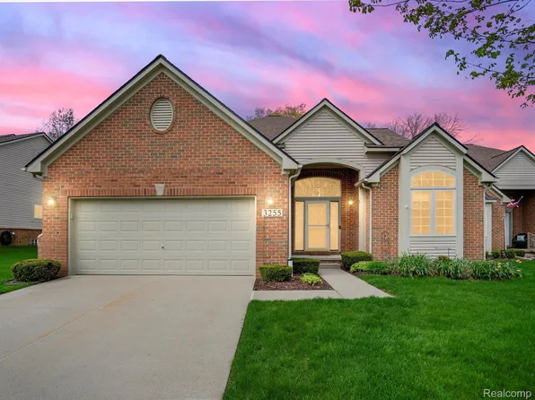 3255 Lochmore Ct, Commerce Township, MI 48382