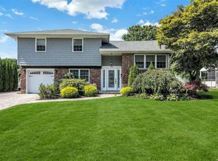 150 Sherry St, East Islip, NY 11730