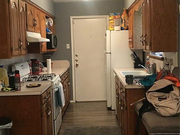 3rd image of 902 Wren Cir