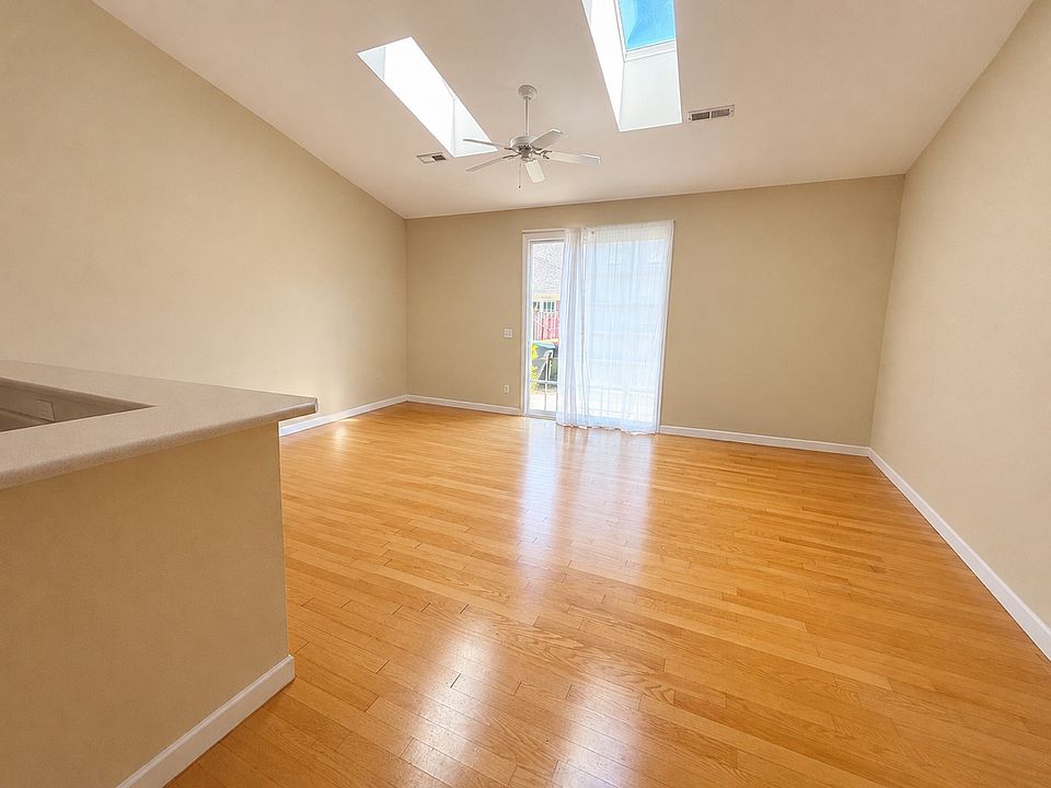 2nd image of 331 Monlandil Dr #1
