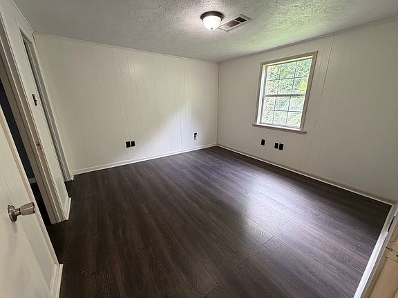 4th image of 108 Miller Ave #B