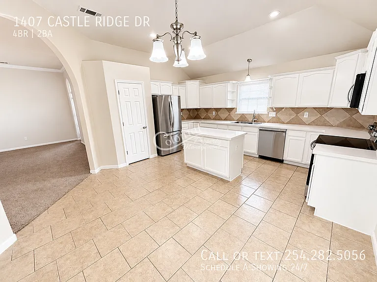 1407 Castle Ridge Dr — Photo 6