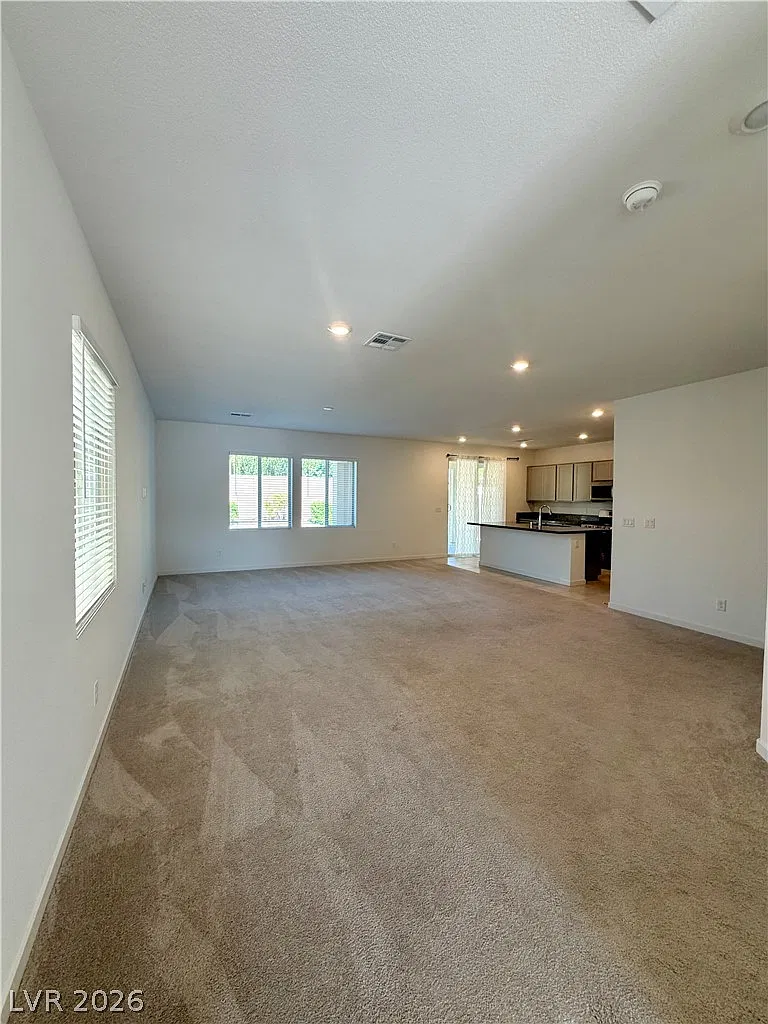 4 bed, 3.0 bath, 2451 sqft, $2,295 — Photo 4