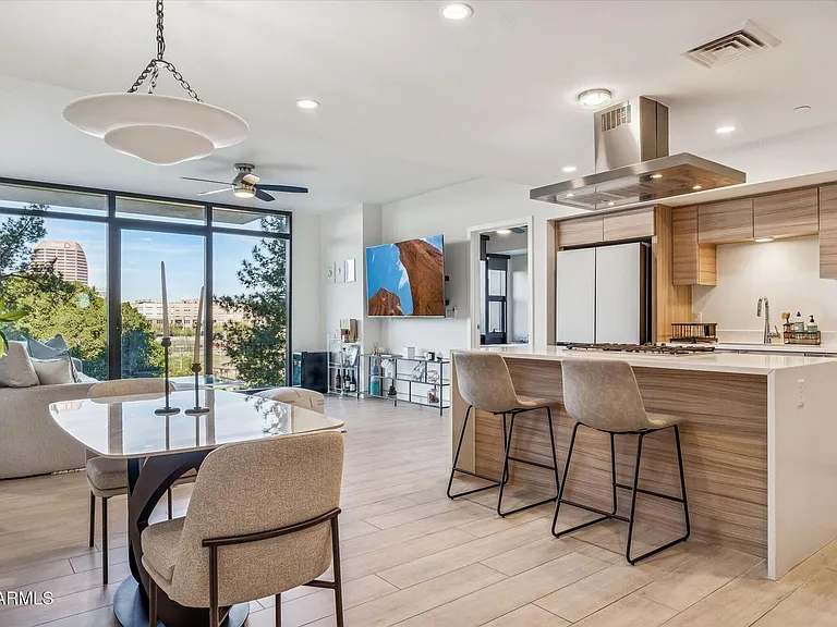 200 W Portland St #416 — Photo 1