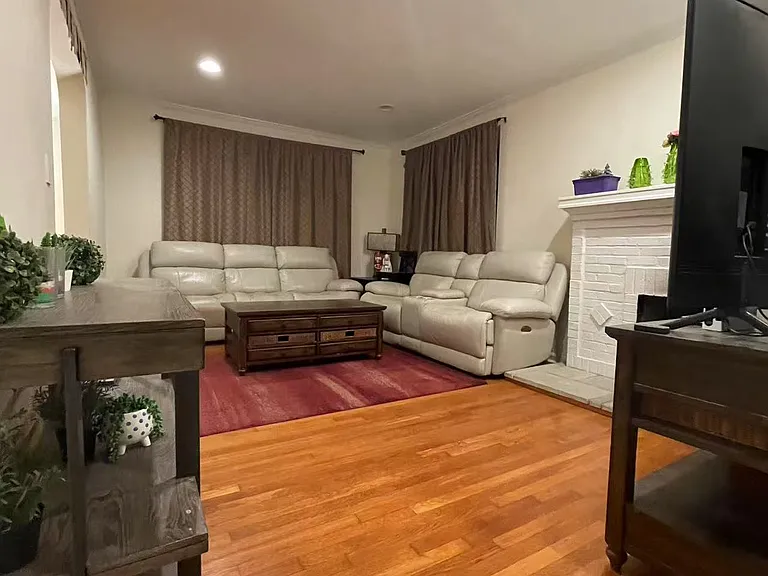 432 Carswold Dr — Photo 3