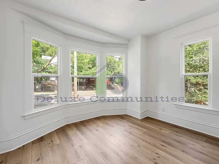 606 Lafayette Ave NE — Photo 16