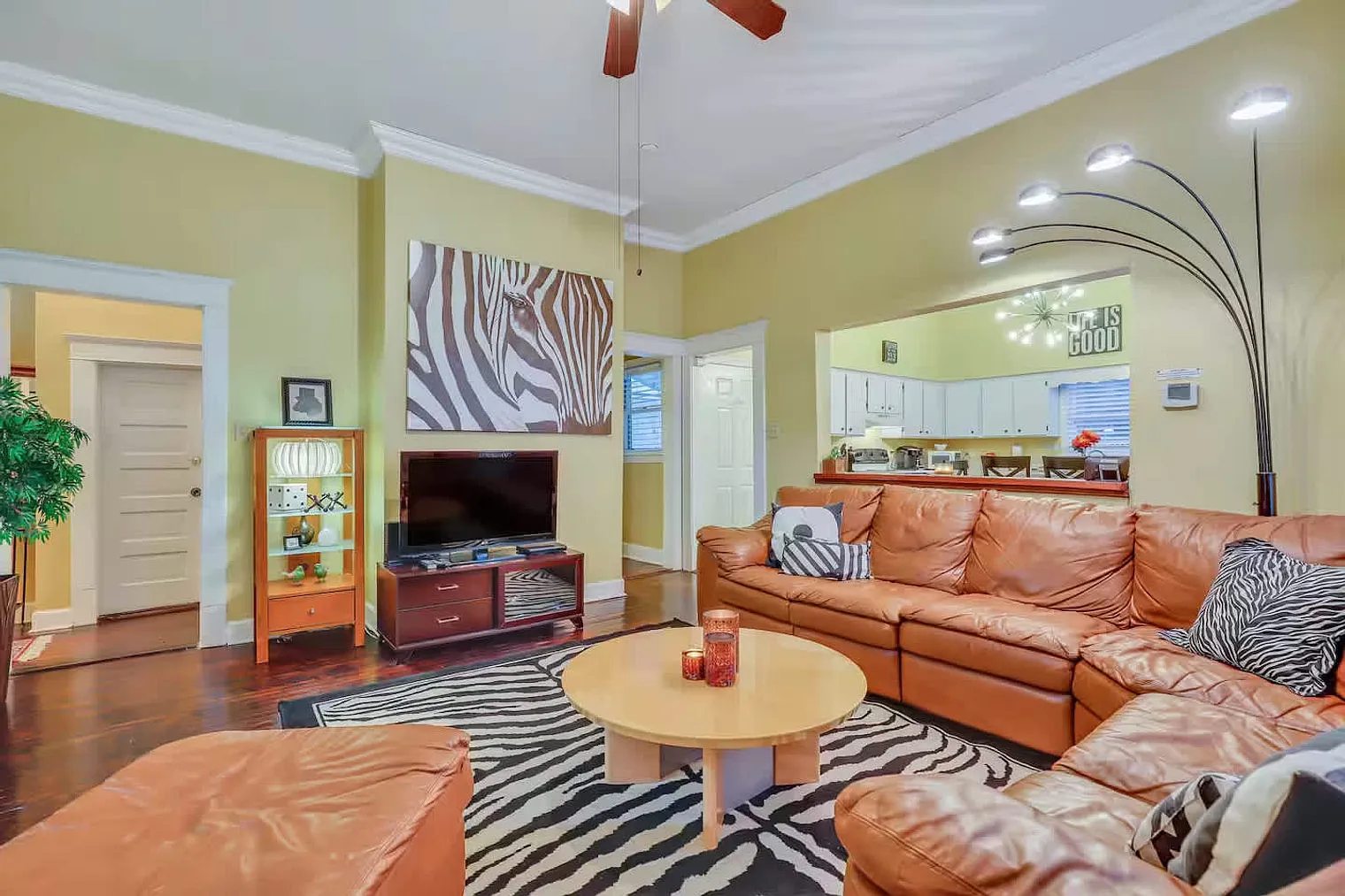 4 bed, 2.0 bath, 2152 sqft, $5,520 — Photo 1