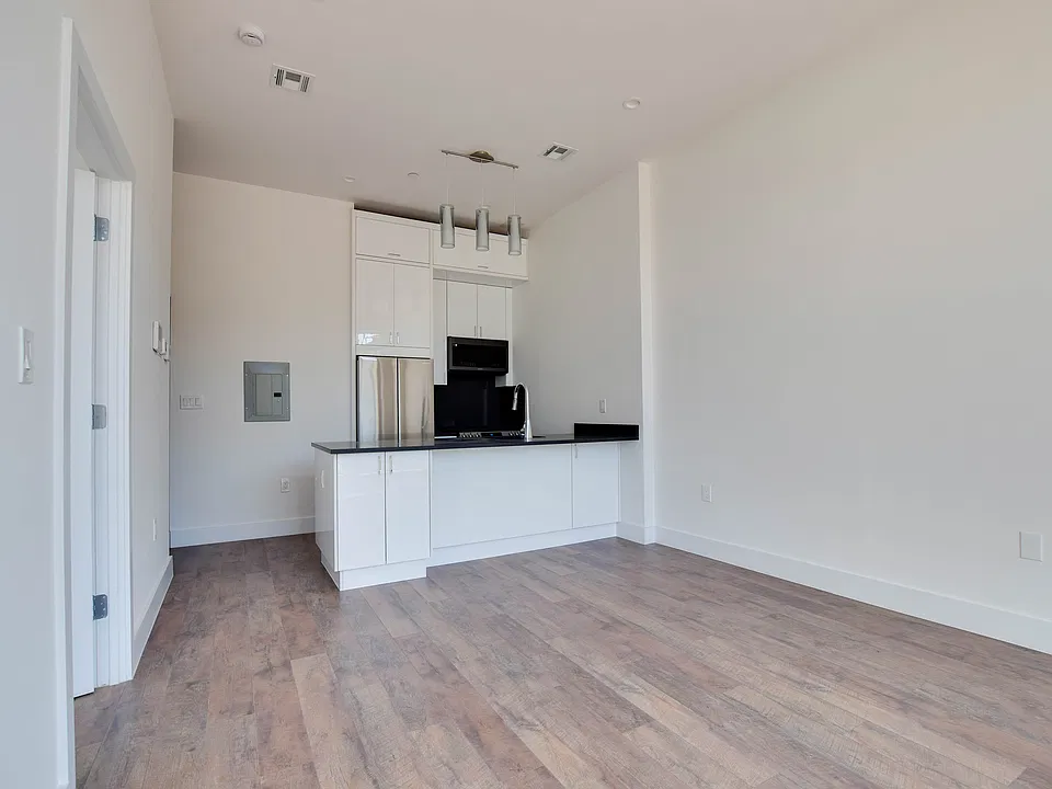 211 Jackson St #3A