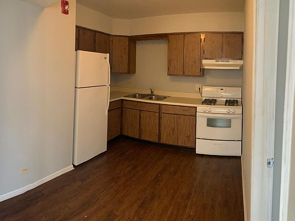 2nd image of 326 Grove Ave #305