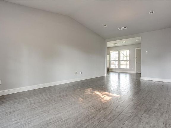 4th image of 1949 Northlake Dr