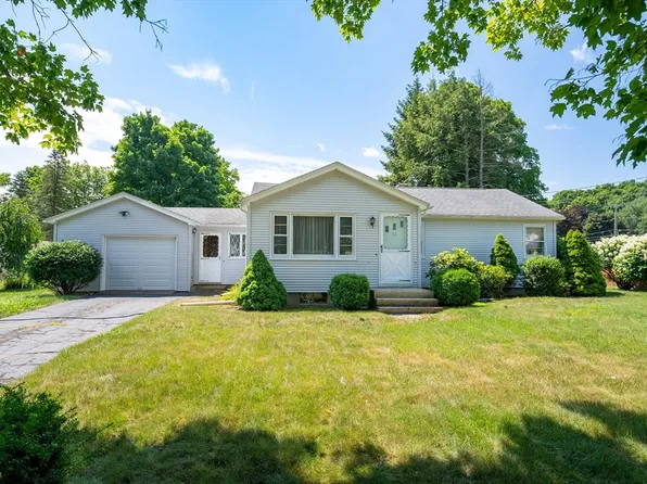 14 Parkview Dr, Agawam, MA 01001