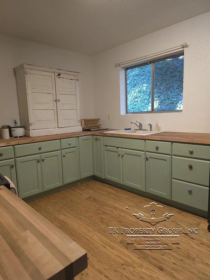 16048 Mountain View Drive - 1 — Photo 4