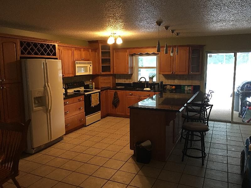 2nd image of 8029 S Meadowview Cir