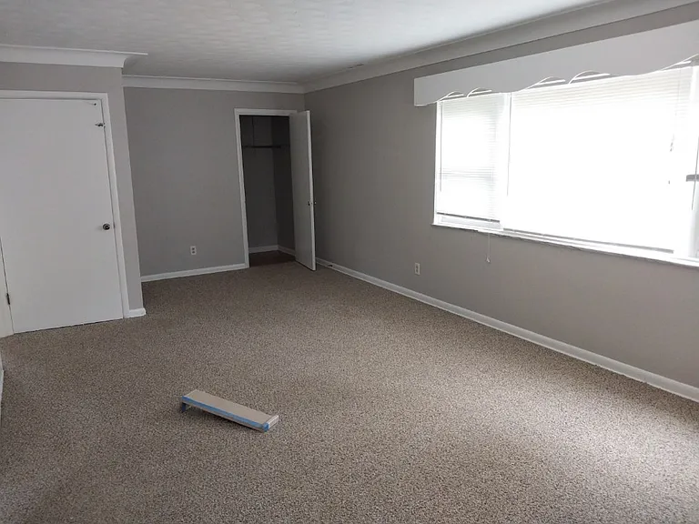 138 E 6th St #138/140 — Photo 14