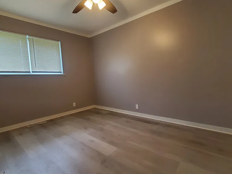 805 E Hemphill Rd — Photo 8