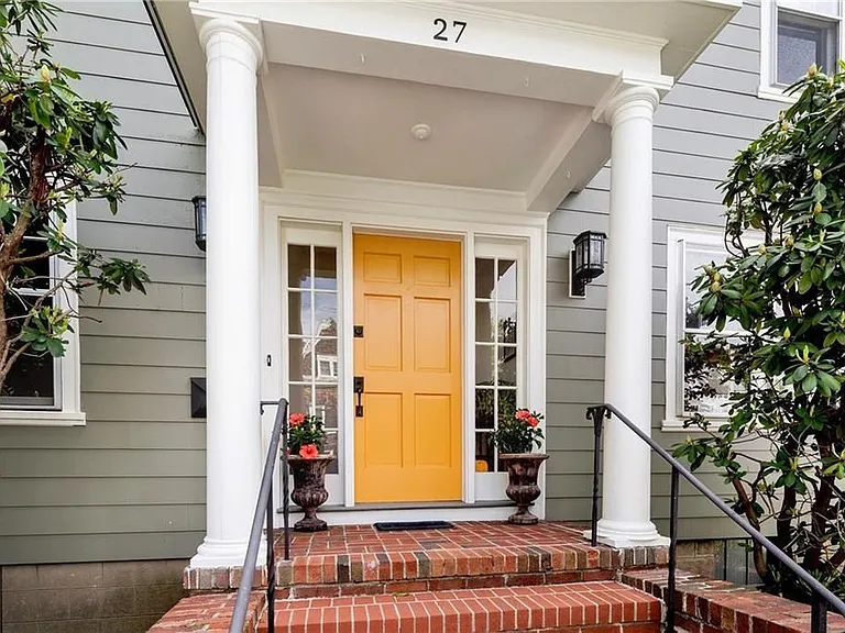 27 Cranston Ave — Photo 2