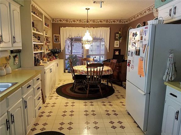 4th image of 2501 Basswood Ct