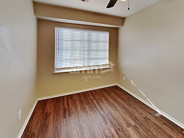 12566 W Cheery Lynn Rd — Photo 18