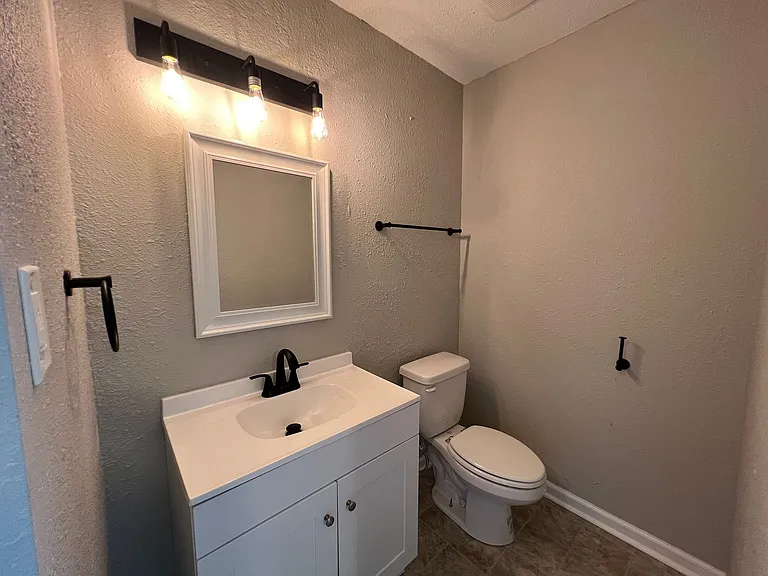 413 Clarice Dr — Photo 6