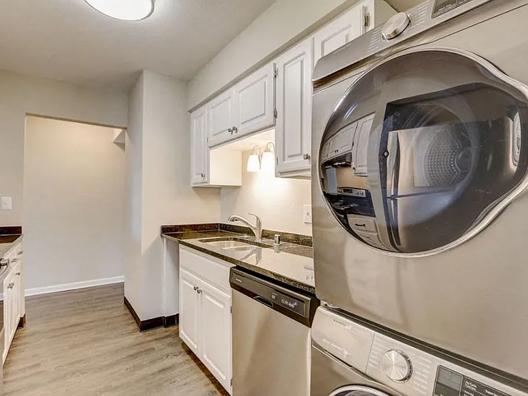 Lake Country Village Apartments — Photo 9