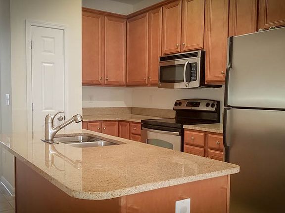 5th image of 926F Price Ln