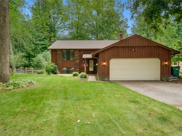 9050 Bluejay Ln, Mentor, OH 44060