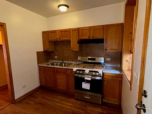 3rd image of 3930 W Wellington Ave #2